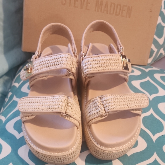 Steve Madden Bigmona Platform Sandals - Picture 2 of 6